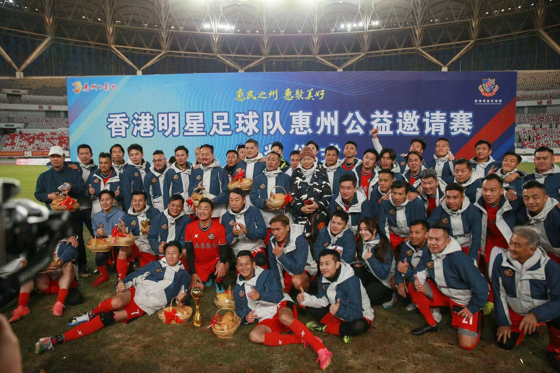 足球盛宴陆续上演，球迷热情高涨的简单介绍