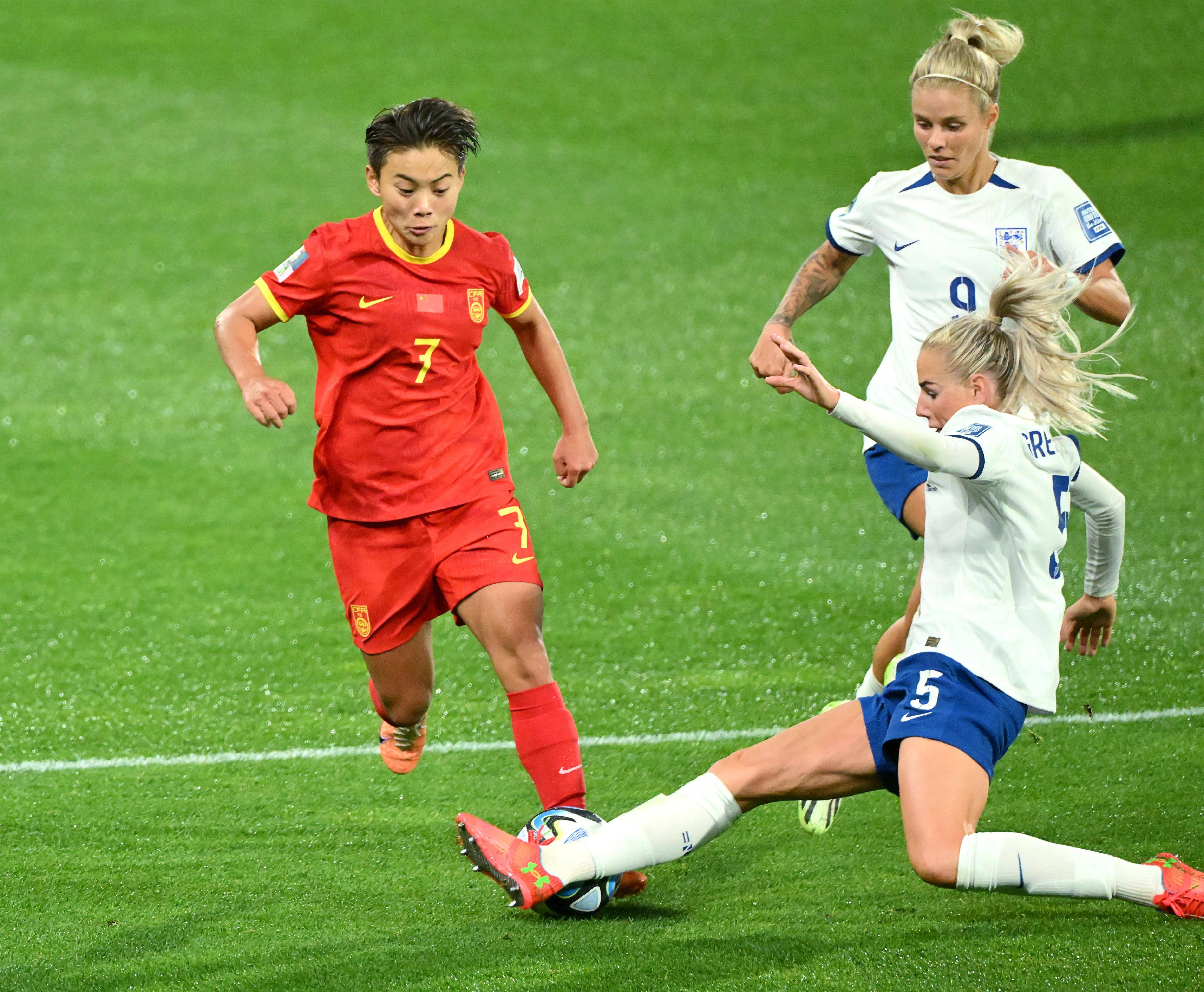 英格兰女足在比赛中夺冠，成为冠军